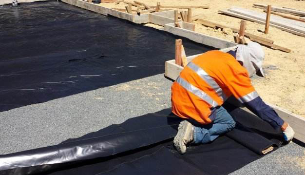 如何用復合土工膜替代傳統粘土心墻？